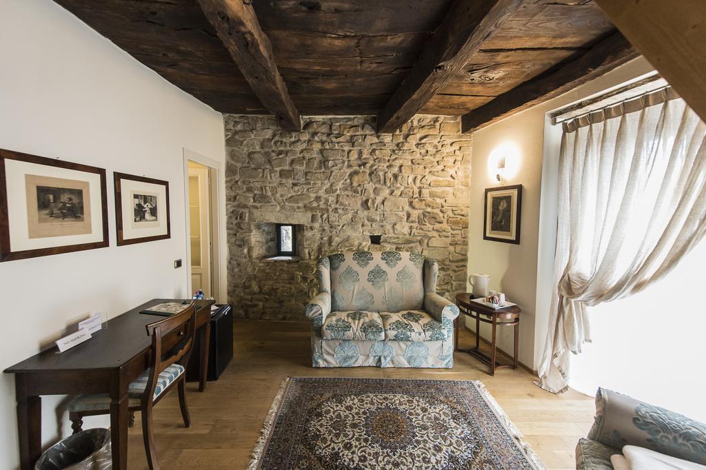 Отель Relais Il Presidio Oggiono Номер фото